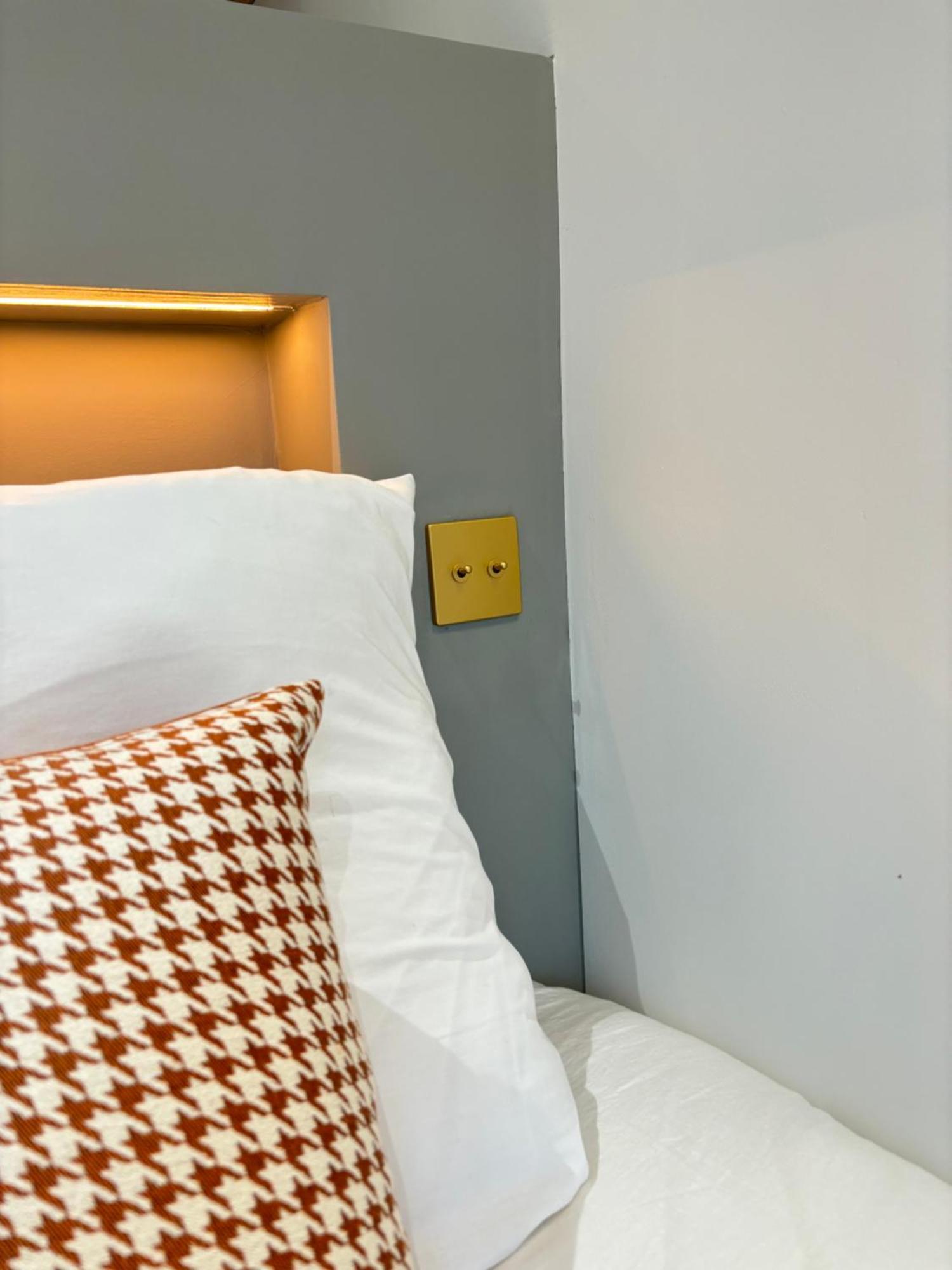 Urban Goncourt Hotel *